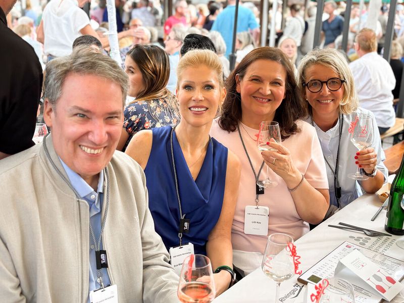 Christian Kubik und Eva-Maria Glenz (beide Commvault), Lilli Kos und Stephanie Steen (ITB) (Bild: TIM AG)
