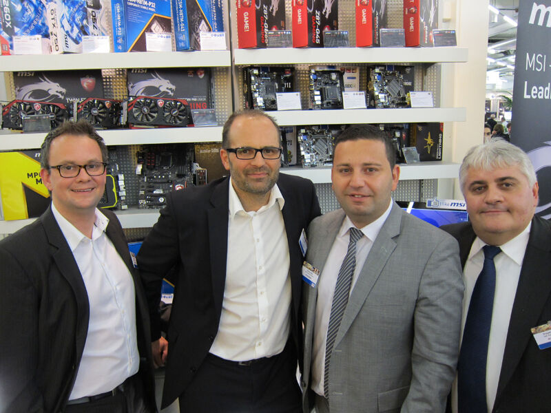 Endlich mal ein cooles Foto mit dem coolen Dragan (v. l.): Jens Greeb, Frank Markert, Erhan Ilhan und Dragan Stojinov, MSI (Bild: IT-BUSINESS)