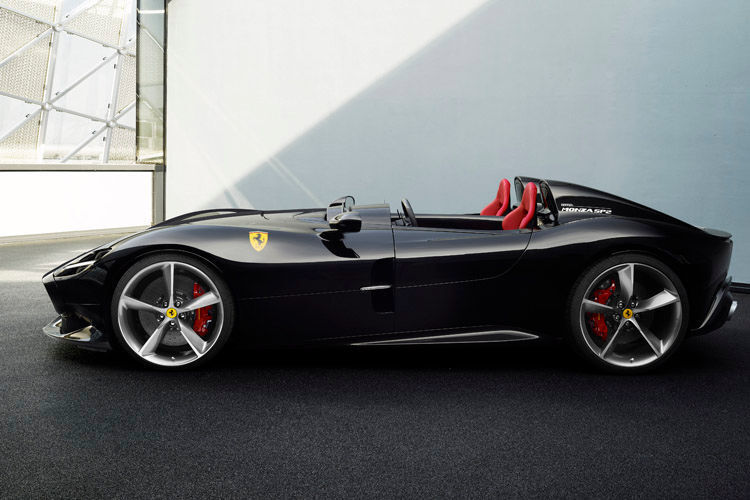 Als Basis für beide Modelle dient ein Ferrari 812 Superfast.  (Ferrari)