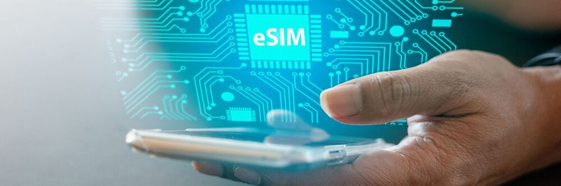 Physischen SIM-Karten haben bei neuen Smartphones immer häufiger ausgedient – aber Achtung: Hacker können auch die eSIM knacken.(Bild:  © Yingyaipumi - stock.adobe.com)