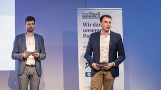 Lars Worring (l.) und Nils Voskuhl von der PPG Deutschland Sales & Service GmbH brachten den Teilnehmern der Würzburger Karosserie- und Schadenstage das Thema 
Nachhaltigkeit näher. (Bild: Stefan Bausewein)