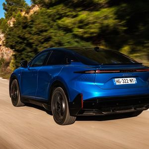 Die A390 ist ein kurioses Crossovermodell: Sie baut etwas höher als ein Coupé, ist aber zu flach für ein SUV.(Bild:  Thomas Cortesi)