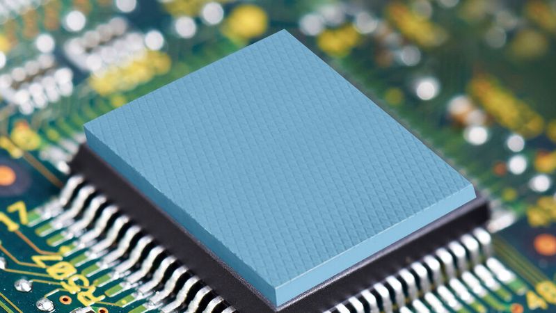 Thermal Management: Parker Chomerics' Therm-A-Gap Pad 30RB provides thermal conductivity of 3.0 W/mK and maintains its performance after repeated compression cycles.(Bild:  (c)Viktor Lugovskoy)