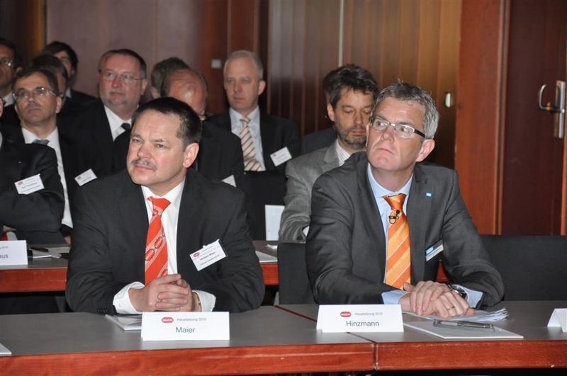 Namur Vorstand Dr. Herbert Maier (links) und Thomas Hinzmann, Hima (rechts).   (Archiv: Vogel Business Media)