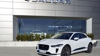 Mit Blick auf alle Jaguar-Land-Rover-Händler hat der Importeur für das laufende Jahr folgendes Ziel ausgegeben: (Bild: Jaguar Land Rover)