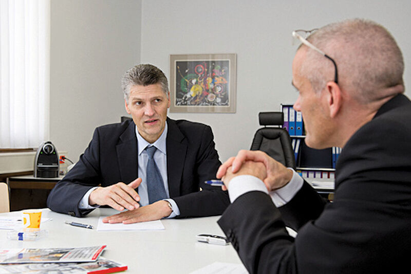 Michael Hauser, CEO Tornos,  im Gespräch mit dem SMM-Chefredaktor Matthias Böhm vor knapp einem Jahr. (Bild: Thomas Entzeroth)