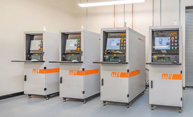 Quatre imprimantes 3D DMLS (Direct Metal Laser Sintering), ce n'est là qu'un petite partie du parc machine de Proto Labs dont les sites de production sont répartis dans plusieurs pays. (Proto Labs)