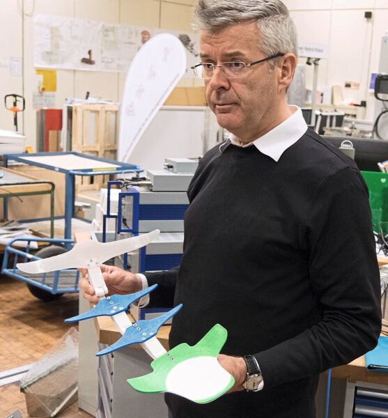 Jens P. Wulfsberg, Leiter des Laboratoriums Fertigungstechnik (LaFT) an der Helmut-Schmidt-
Universität, Hamburg: „Wir starteten nicht mit dem Ziel Exoskelett, sondern erhielten die Aufgabe, unterstützende Komponenten zu entwickeln.“ (Nikolaus Fecht/VdW)