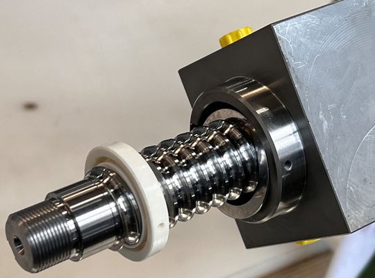 Sonder-Kugelgewindetrieb von Kammerer mit Vierkant-Mutter für schnittstellenoptimierte Anwendungen(Bild:  Kammerer)