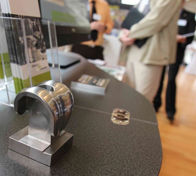 … für die Herstellung anspruchsvoller Medizintechnikprodukte, wie zum Beispiel künstlicher Kniegelenke. (Reinhardt)