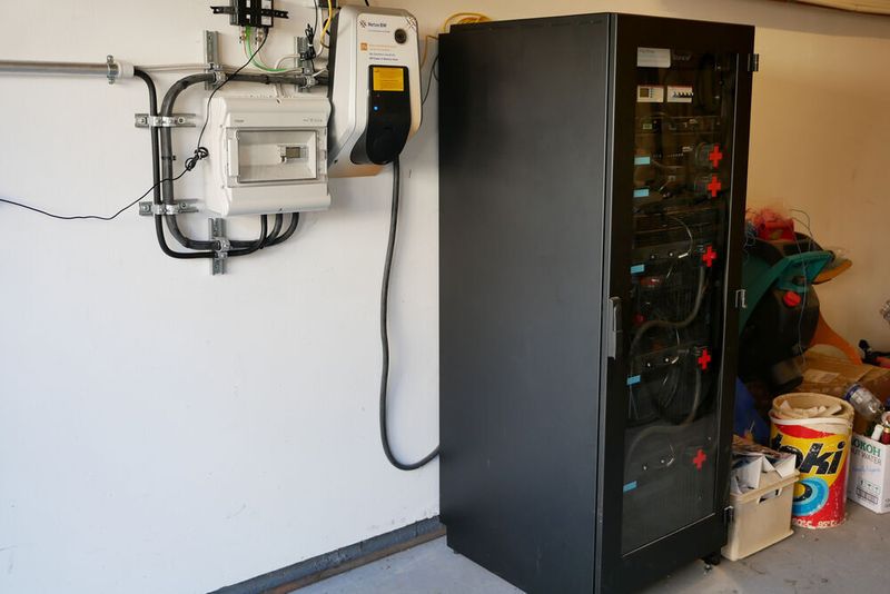 Bei einem Teilnehmer kam ein Stationärspeicher in der Garage zum Einsatz. (Edgar Schmidt/»kfz-betrieb«)