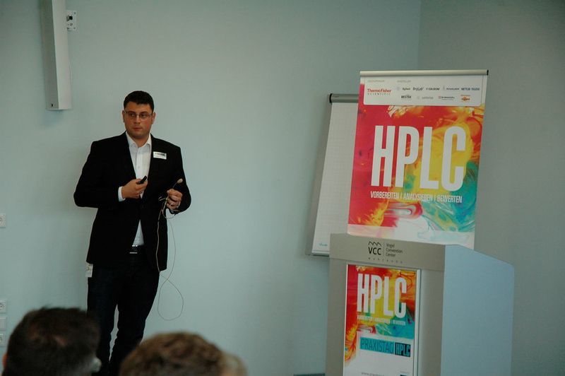 Benjamin Demirkazik von Gilson zeigte Unterschiede zwischen analytischer und präparativer Flussigchromatographie. (LABORPRAXIS)