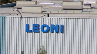 Wie jetzt bekannt wurde, geht es dem Kfz-Kabelsystemhersteller Leoni wieder besser, nachdem der weltweit agierende Experte vor einigen Jahren ins Straucheln geraten ist. Außerdem gibt es Innovationen in Sachen Elektroauto-Ladesysteme. (Bild: Leoni)