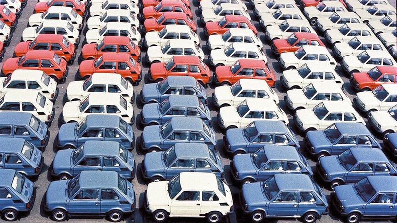 Einen hohen Verbreitungsgrad hatte der 126 auch auf dem jugoslawischen Markt, wo er „Peglica“ (serbokroatisch „kleines Bügeleisenchen“) genannt wurde. Es gab auch eine Cabriolet-Variante, die sogar mit einem Elektroantrieb geordert werden konnte. (Bild: FAP Tychy © 2006)