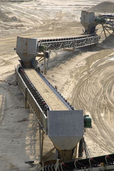 Bild 4: Beim Transportieren von Sand sind die Anforderungen an Wälzlager hoch.  (Bild: LFD)