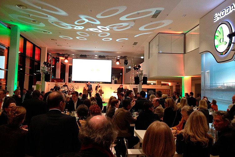 ... in beiden Bereichen des Schauraums. (Foto: PIA)