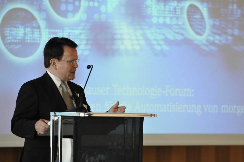 Dieter Schaudel moderierte am 27. Juni 2008 zum letzten Mal das E+H-Technologieforum in Reinach in seiner Funktion als CTO des Unternehmens. (Archiv: Vogel Business Media)