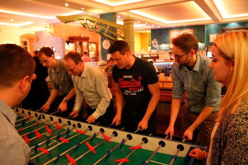 Impressionen der Abendveranstaltung bei den Förderprozess Foren 2016 in Würzburg. Das 4er-Kicker Turnier sorgte für Spaß und Spannung. (Ernhofer/PROCESS)