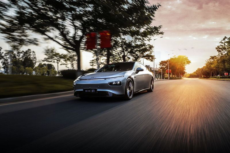Extrem schmale LED-Scheinwerfer sorgen für ein markantes Gesicht. (Bild: Xpeng)