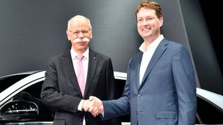 Der langjährige Daimler-Chef Dieter Zetsche übergab seinen Posten heute an Ola-Källenius. (Daimler)