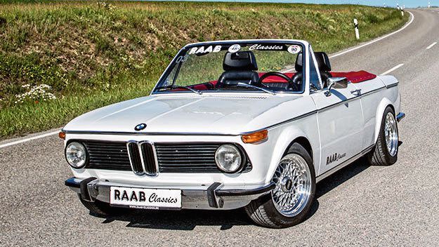 Das Fahrverhalten der zwischen 1968 und 1975 gebauten Cabriolets kann der Fahrer beim „Raab-Classics-Gewindefahrwerk made by KW“ auch mittels Höhenverstellung individuell abstimmen. Eine stufenlose Tieferlegung von 25 bis 45 Millimetern ist an der Vorderachse, eine solche um 20 bis 40 Millimeter an der Hinterachse möglich. (Bild: KW)