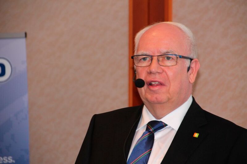 Bernhard Juchheim, geschäftsführender Gesellschafter der Jumo-Unternehmensgruppe, präsentiert die Wirtschaftszahlen des Unternehmens. (Bild: Kunze/elektrotechnik)