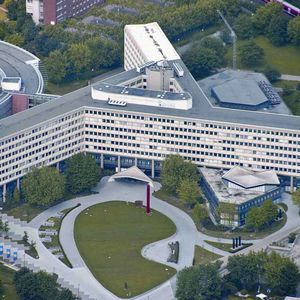 Die Deutsche Rentenversicherungen im Rheinland und Westfalen setzen zum Schutz Ihrer Datensätze auf ein umfassendes Identity Management. Dabei regelt ein ausgefeiltes Rollenmodell die Berichtigungvergaben für die Mitarbeiter