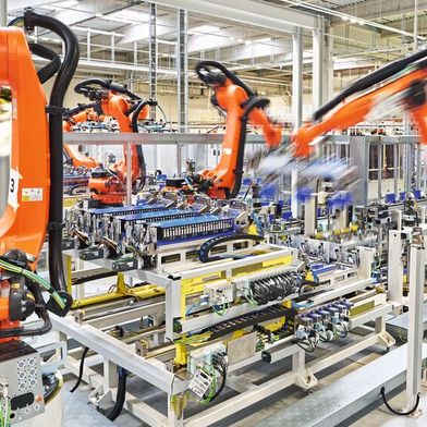 Skoda hat in Mlada Boleslav ein neues Batteriewerk eingeweiht, um den steigenden Bedarf zu decken, aber auch um die Batteriekosten um 30 Prozent zu senken. (Bild: Skoda)