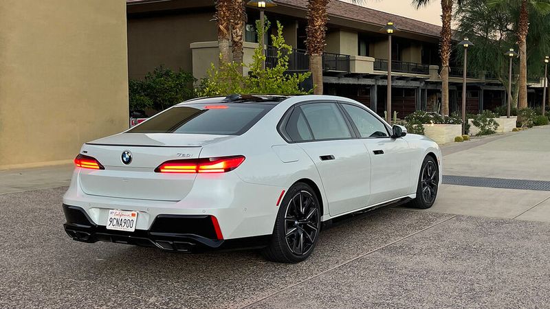 Der 760i mit seinem neu entwickelten V8 ist in Europa nicht bestellbar. (Bild: Autoren-Union Mobilität / Knödler)