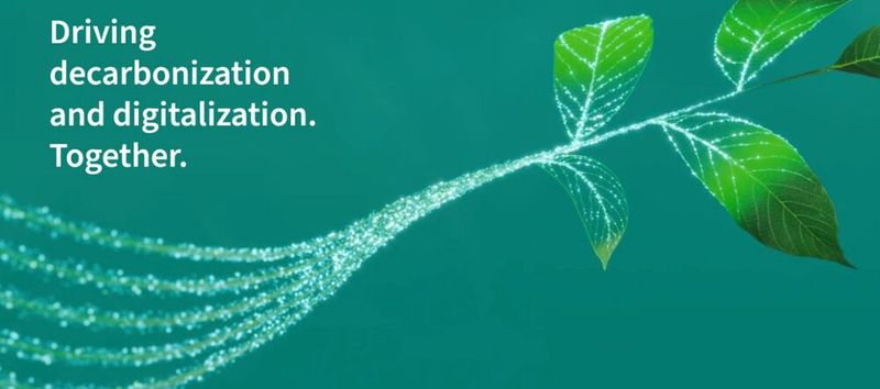 Infineon präsentiert sich in Halle 7 an den Ständen 470 und 169 mit den Themen Dekarbonisierung und Digitalisierung. Der Fokus liegt dabei auf den SiC- und GaN-Technologien, die Infineon unter anderem durch die Kooperation mit GaN Systems an den Tisch bringt. Es erwartet Sie ein breites Portfolio an Leistungsbauelementen, das alle relevanten Leistungstechnologien in Silizium (Si), Siliziumkarbid (SiC) und Galliumnitrid (GaN) abdeckt. Ein Bereich wird entsprechend die Si- und SiC-basierten Lösungen zeigen, der andere ist dem breiten GaN-Portfolio gewidmet. (Bild: Infineon)