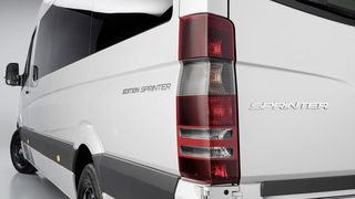 Einige Sprinter-Modelle haben Probleme mit den Bremslichtern. Ein falsch verlegter Kabelbaum kann zu falschen Signalen führen. (Bild: Daimler)