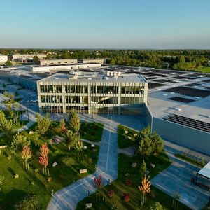 Das PCB-Fertigungswerk, das hoch automatisiert ist.(Bild:  TLT Teltonika)