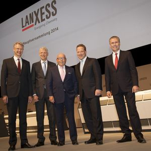 The Board of Management and Chairman of the Supervisory Board of Lanxess at the Annual Stockholders’ Meeting 2014 in the Lanxess arena in Cologne (from left to right): Rainier van Roessel, Member of the Board, Bernhard Düttmann, CFO, Rolf Stomberg, Chairman of the Supervisory Board, Matthias Zachert, CEO, and Werner Breuers, Member of the Board