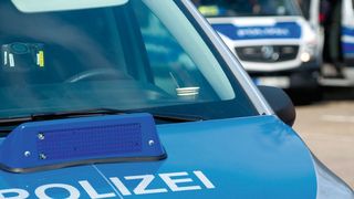 Auch im Automobilhandel kommt es vor, dass die Behörden eine Hausdurchsuchung vornehmen. (Bild: © - VRD - Stock.adobe.com)