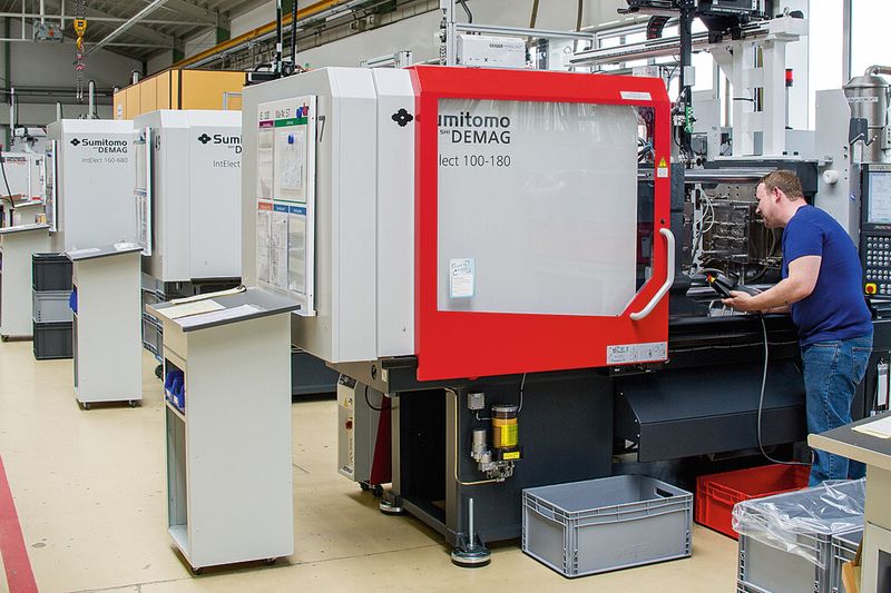 Breites Produktspektrum, kleine Losgrößen: Umbau- und Rüstvorgänge sind bei WHR Hossinger an der Tagesordnung. (Bild: Sumitomo (SHI) Demag)