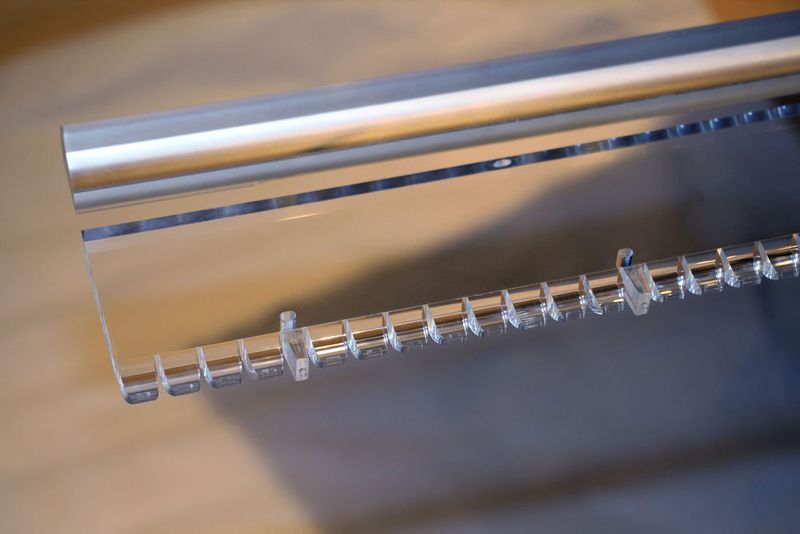 Dieser Lichtleiter wird einmal Licht in dunkle Gebäudebereiche bringen. Er wurde auf einer Macropower E von Wittmann Battenfeld bei UPT-Optik Wodak gefertigt. (Wittmann Battenfeld)