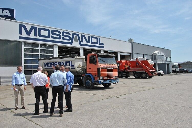 Weil es nicht mehr reicht, Fahrzeuge zu verkaufen und zu reparieren, bietet der Nutzfahrzeugbetrieb Mossandl Service von der Finanzierung bis zum Flottenmanagement. (Foto: Kampfmann)
