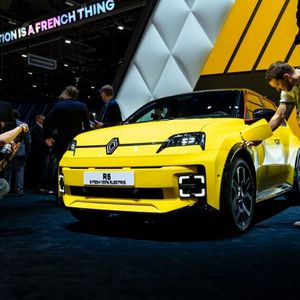 Der R5 E-Tech entwickelte sich zum viel fotografierten Motiv.(Bild:  GIMS)