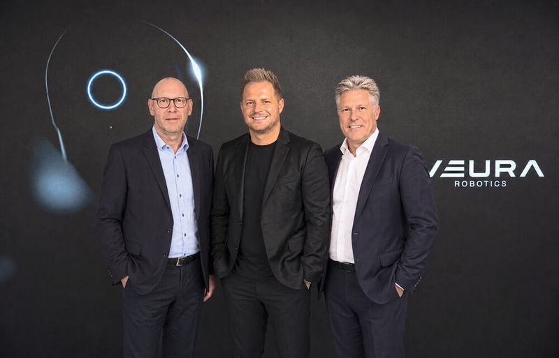 Adlatus-CEO Stefan Erhardt, Neura Robotics-CEO David Reger und Andreas Lindemann, Geschäftsführer der Neura Mobile Robots GmbH (v.l.n.r.). (Bild: Neura Robotics)