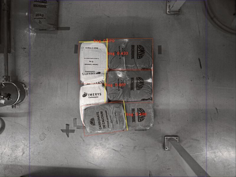 Die Kamera erkennt die unterschiedlichen Säcke automatisch – egal wie sie gestapelt sind. (Bild: AZO)