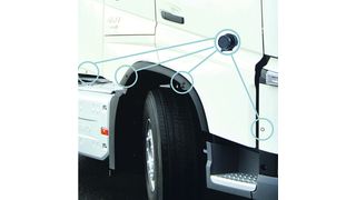 Der Sicherheitsassistent Magicwatch MWE 4004 überwacht den toten Winkel beim Abbiegen. (Waeco)