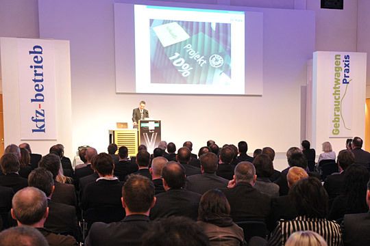 Mit 160 hochkarätigen Gästen aus Automobilhandel und -Industrie war während der Verleihung der Saal im Congress Center Leipzig voll besetzt. (Archiv: Vogel Business Media)