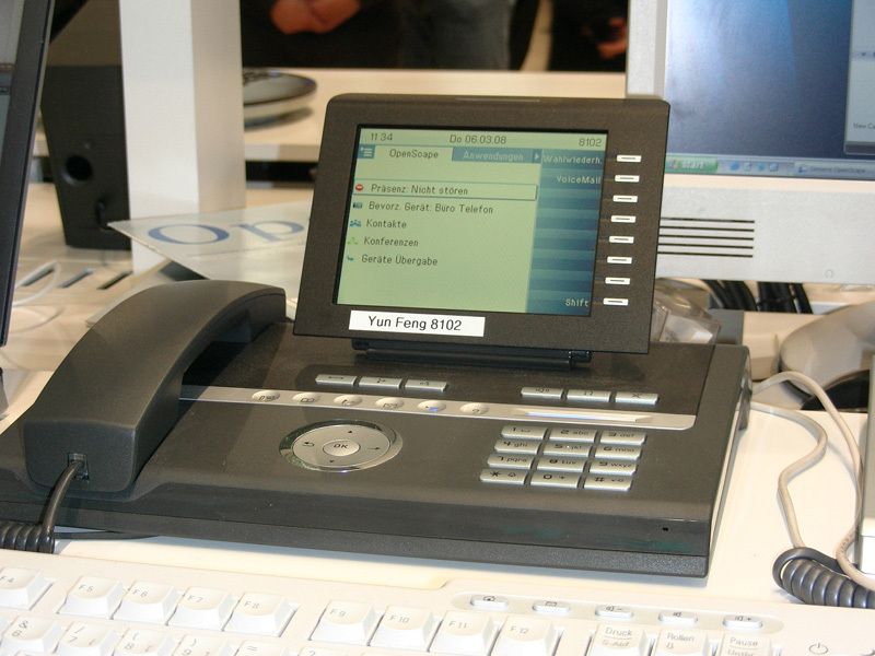 Telefone heutiger Bauart verfügen über Displays, das mit denen sich Kommunikation und Teamwork steuern lassen. (Archiv: Vogel Business Media)