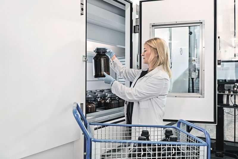 Merck setzt im Darmstädter Forschungsgebäude auf kontrollierte Lagerbedingungen. (Kardex)