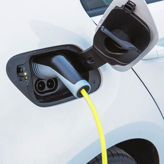 Wenn mehr E-Autos verkauft werden sollen, braucht es mehr Ladesäulen.(Foto:  VW)