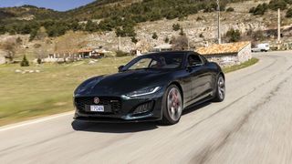 Auch der Jaguar F-Type ist von der Maßnahme betroffen. (Bild: Jaguar)