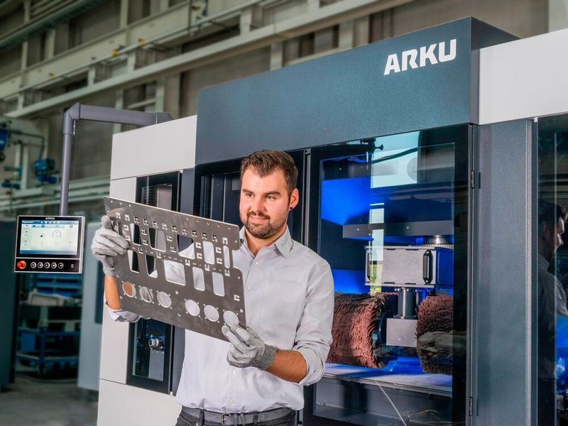 Der Edge Breaker ist dort zu Hause, wo Kleinteile und große Bleche mit unterschiedlichen Ansprüchen bearbeitet werden, wie zum Beispiel in Laserjobshops oder im Maschinenbau. (Arku Maschinenbau)