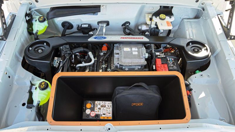 Der Eluminator-Elektromotor aus dem Mustang Mach-E leistet in der Performance Edition umgerechnet 281 PS und bietet ein Drehmoment von 430 Nm. In dem Showtruck sind zwei dieser Maschinen verbaut. (Bild: Ford)