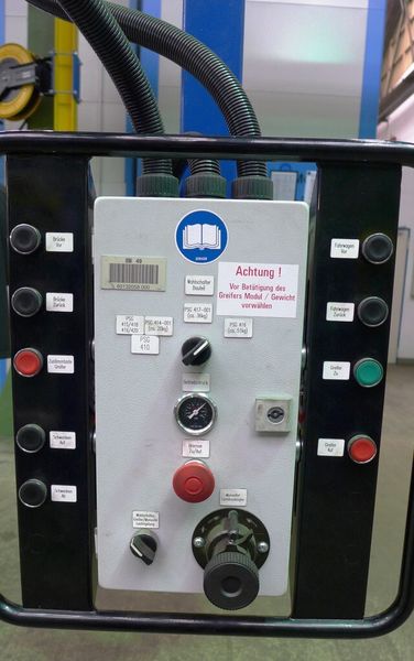 Bedientableau mit umlaufendem Bedienbügel (Bild: Peter Springfeld)