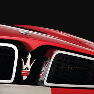 Das Dreizack-Logo „Tridente“ – hier am Maserati Bora – erinnert an den Neptunbrunnen in Bologna.(Bild:  Maserati)